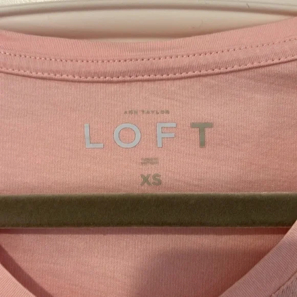 Ann Taylor Loft Soft Vneck Short Sleeve Pink Tshirt Size XS - Picture 2 of 8